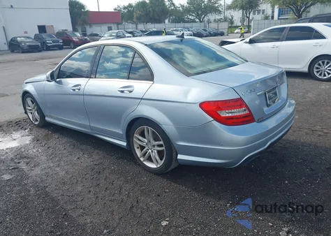 2013 Mercedes-Benz C 250 из США, поврежденный, VIN WDDGF4HB9DA785179